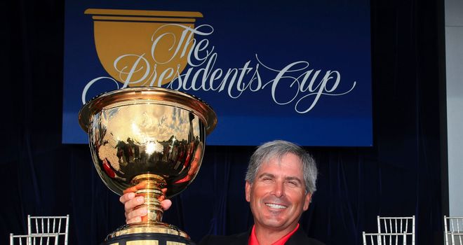 Fred Couples displays the trophy after the USA's victory in 2011