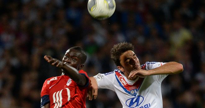 Idrissa Gueye vies for the ball with Clement Grenier