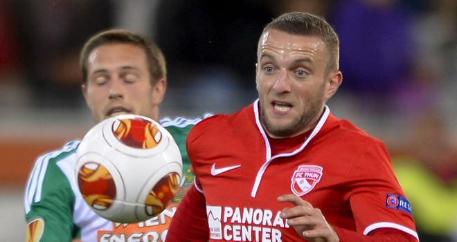 Thomas Schrammel: Rapid Vienna defender fights for the ball