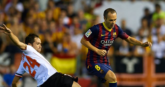 Andres Iniesta can't find space.