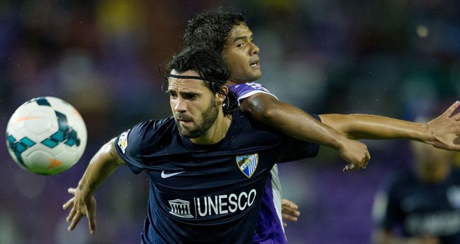 Sergio Sanchez competes for the ball with Humberto Osorio
