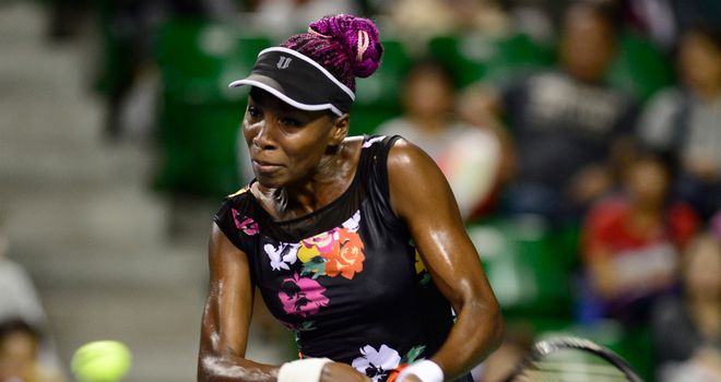 Venus Williams continued her Tokyo march by beating Simona Halep in three sets