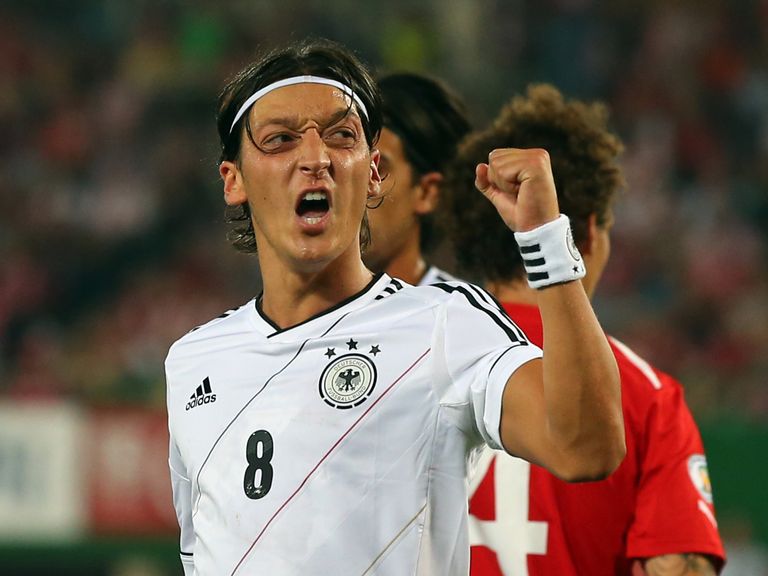 Mesut Özil: Was swayed by a phone call from Arsene Wenger