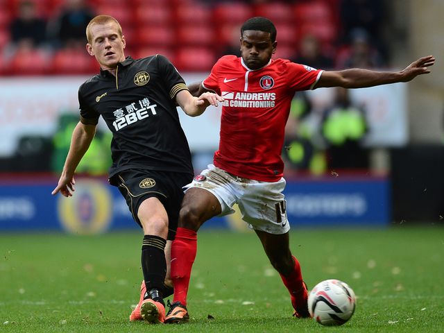Ben Watson and Bradley Pritchard compete for the ball.