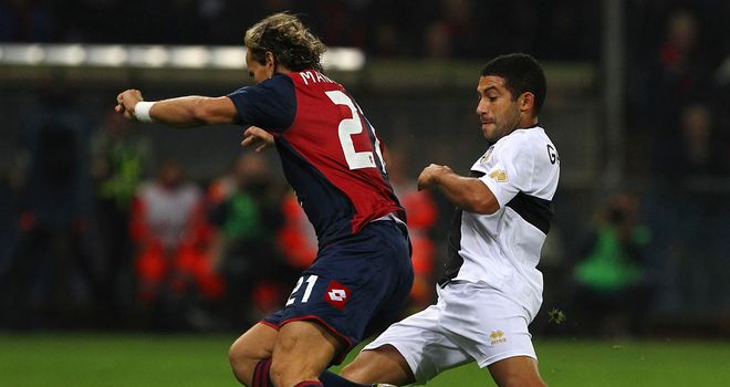 Walter Gargano and Thomas Manfredini battle for the ball