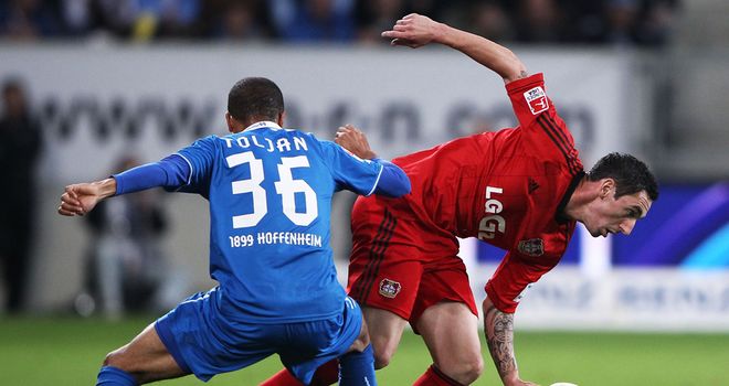 Jeremy Toljan puts Roberto Hilbert under pressure.