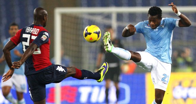 Victor Ibarbo and Eddy Onazi tangle.