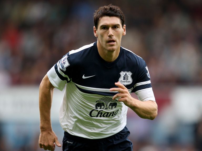 Gareth Barry: Midfielder believes Everton can push for top-four finish