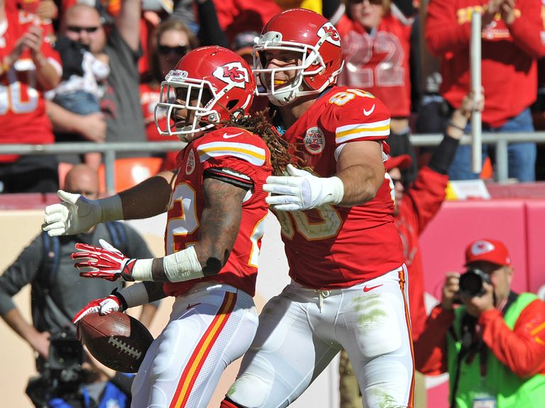 Dexter McCluster and Anthony Fasano celebrate a Kansas TD