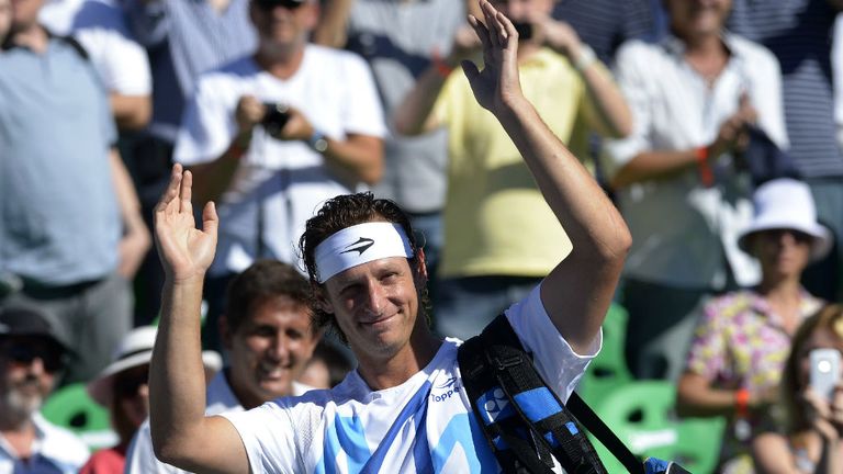 David Nalbandian: Waves goodbye to a crowd of almost 10,000 in Buenos Aires