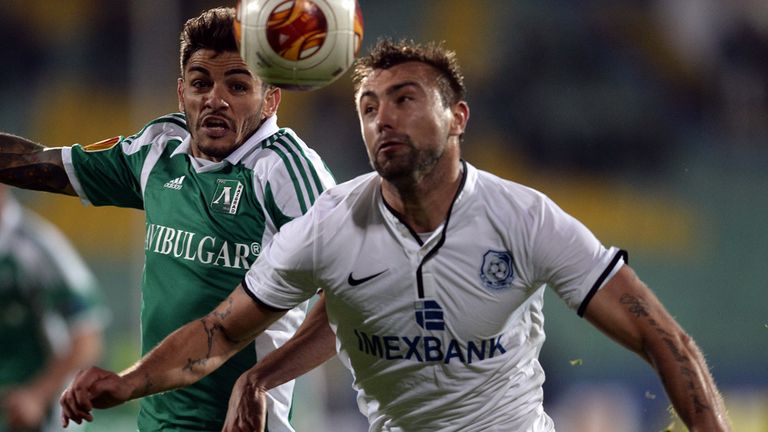 Junior Caicara and Olexiy Antonov battle for the ball