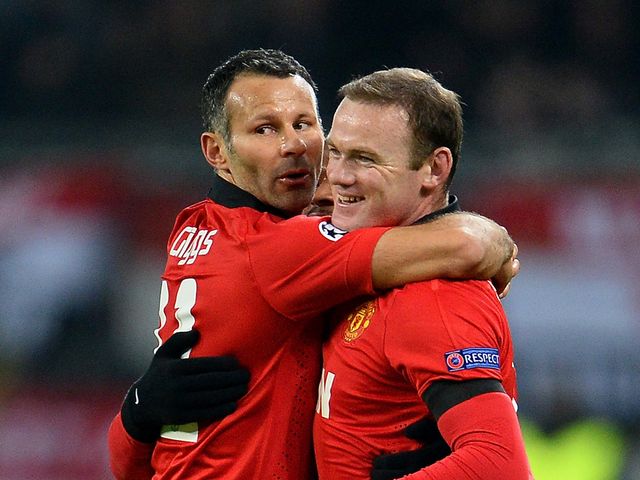 Ryan Giggs and Wayne Rooney celebrate for United