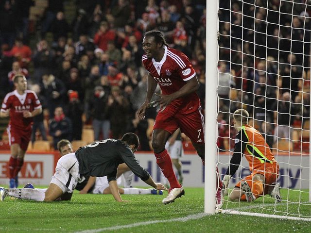 Calvin Zola celebrates his goal for Aberdeen