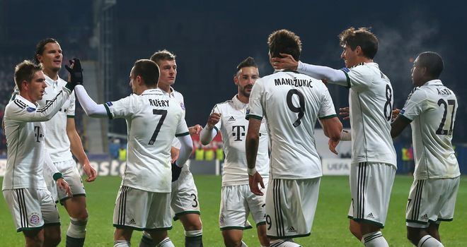 Mario Mandzukic: Bayern striker congratulated after scoring the winner