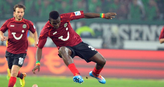 Hannover's Mama Diouf evades a challenge