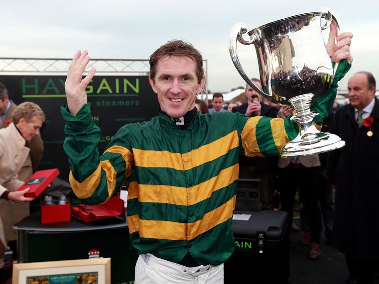 http://e2.365dm.com/13/11/768x576/Tony-McCoy-4000-celeb_3032327.jpg?20131108082758