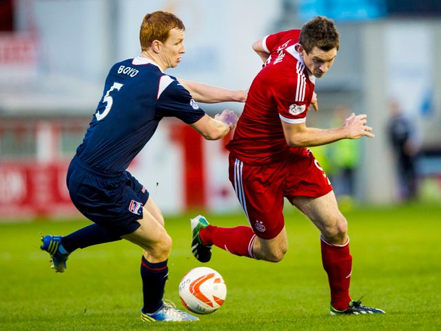 Scott Vernon gets away from Scott Boyd