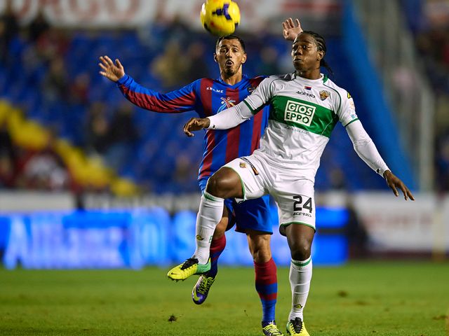 Sergio Pinto and Carlos Sanchez tangle