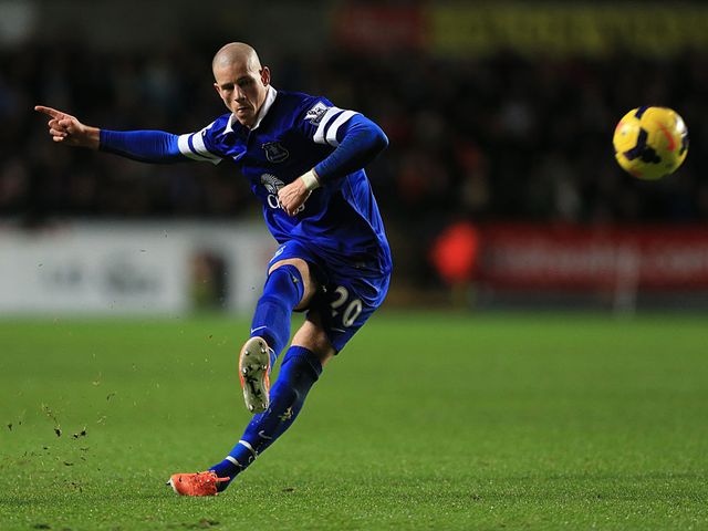Ross Barkley scores this late free kick for Everton