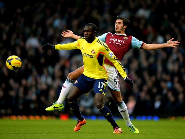 Jozy Altidore holds off James Tomkins