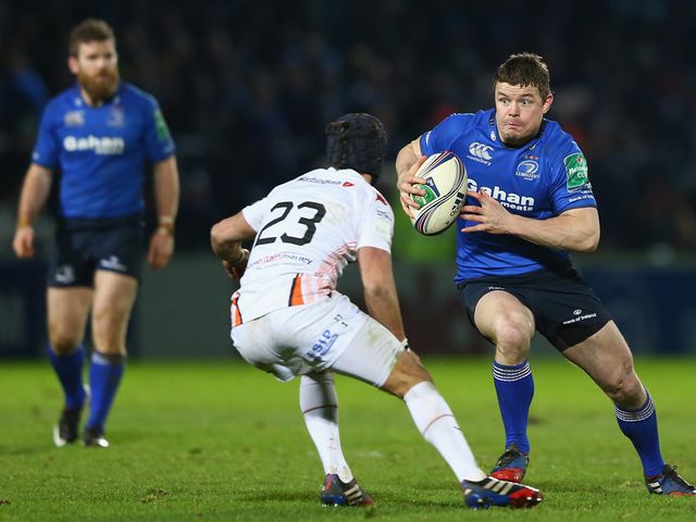 Brian O'Driscoll runs at the Ospreys' defence
