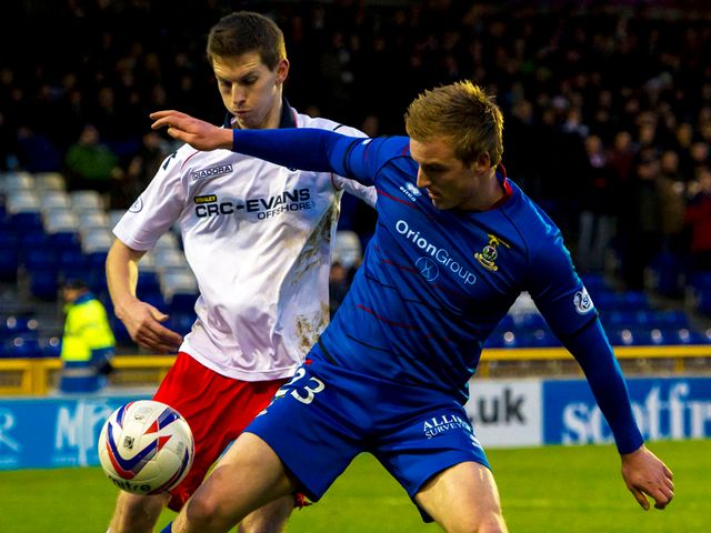 Toby Agdestein keeps the ball from Steven Saunders