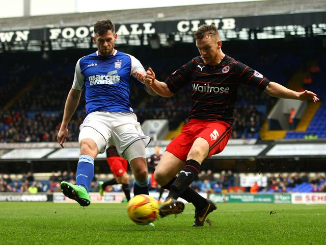 Daryl Murphy makes Alex Pearce rush