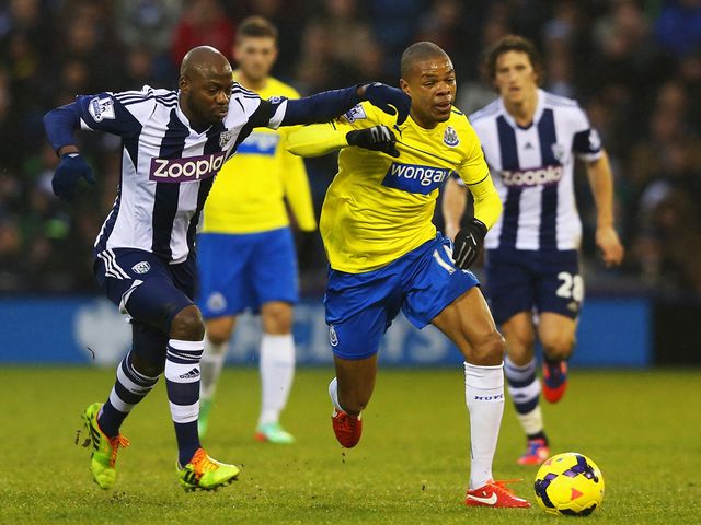 Loic Remy is put under pressure by Youssouf Mulumbu