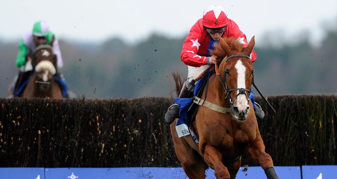 Hidden Cyclone (l) gives forlorn chase to Sire De Grugy