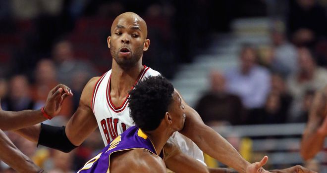 Taj Gibson's shot on the buzzer earned the Bulls a victory over the Lakers