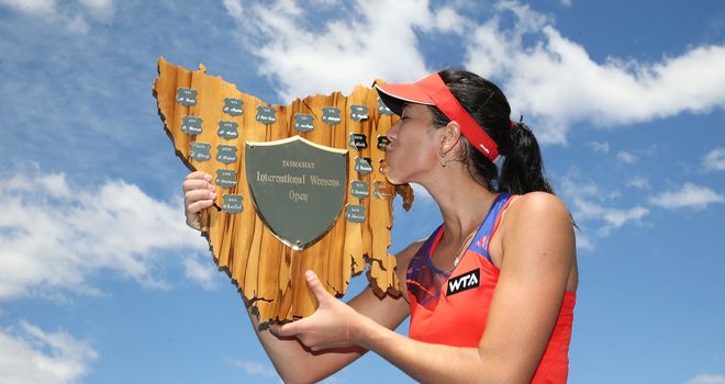 Garbine Muguruza: Spaniard kisses the Hobart International trophy