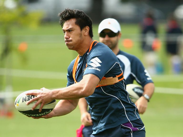 Denny Solomona: Signs for London Broncos