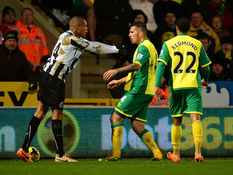 Loic Remy tangles with Bradley Johnson