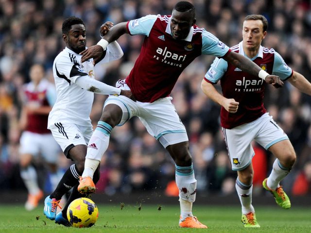 Nathan Dyer of Swansea City battles with Guy Demel