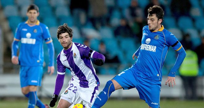 Michel of Getafe (right) competes for the ball