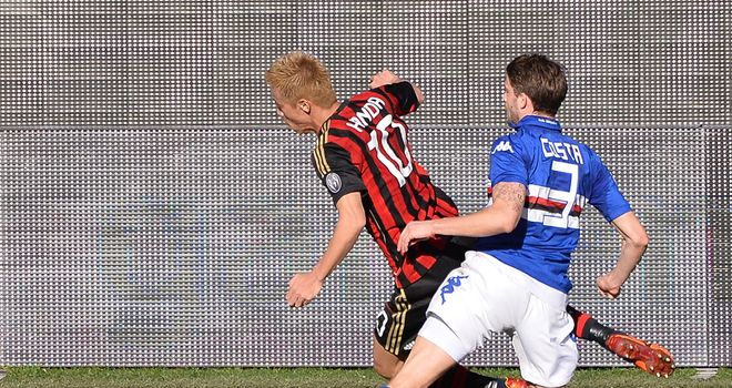 Keisuke Honda falls to the ground