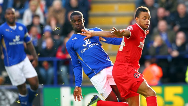 Jordan Cousins: Battles for possession with Jeffrey Schlupp