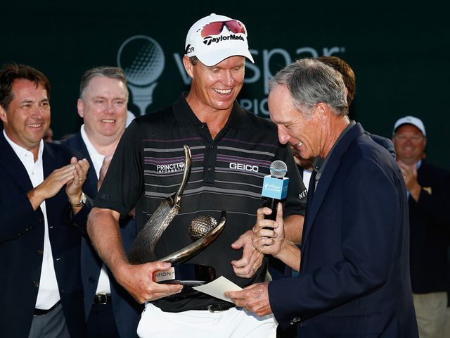 John Senden receives the trophy