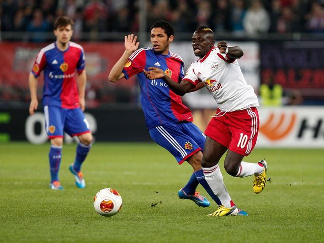 Mohamed Elneny can't stop Sadio Mane
