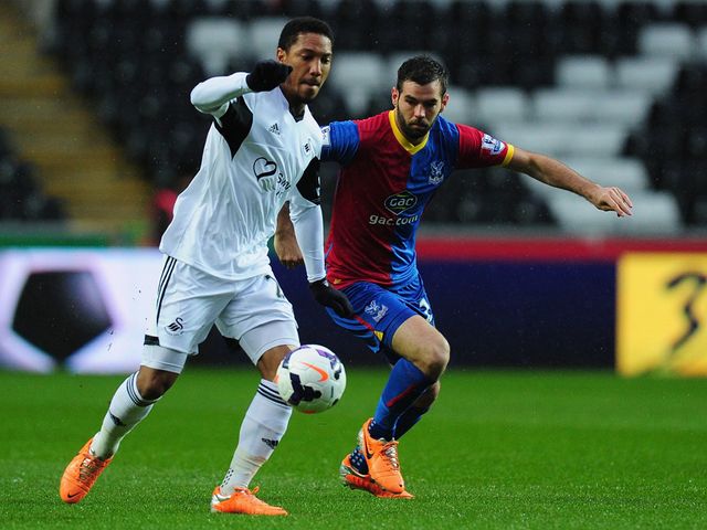 Jonathan de Guzman keeps possession