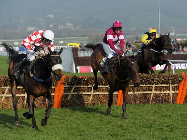 Very Wood (centre) jumps to victory under Paul Carberry