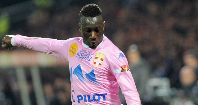 Evian's French defender Youssouf Sabaly