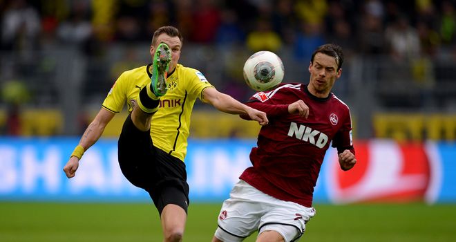 Kevin Grosskreutz and Markus Feulner tussle for the ball