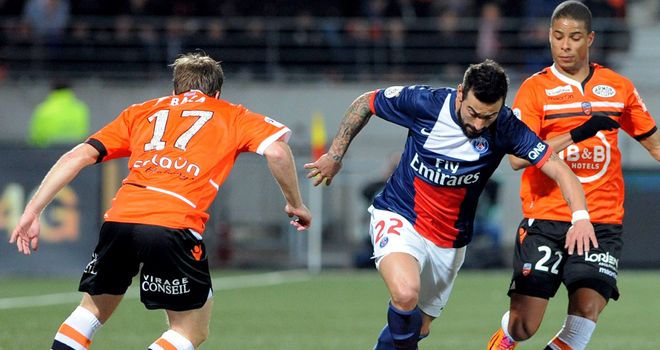 Ezequiel Lavezzi on the charge