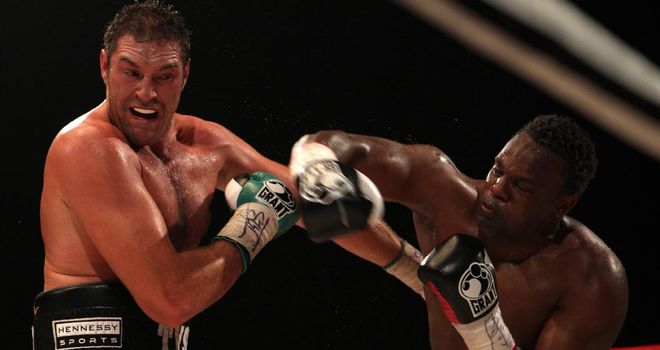 Tyson Fury (L) beat Dereck Chisora in their first fight in 2011