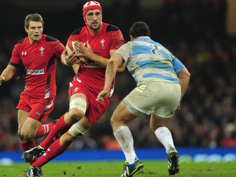 Luke Charteris: Has a neck problem