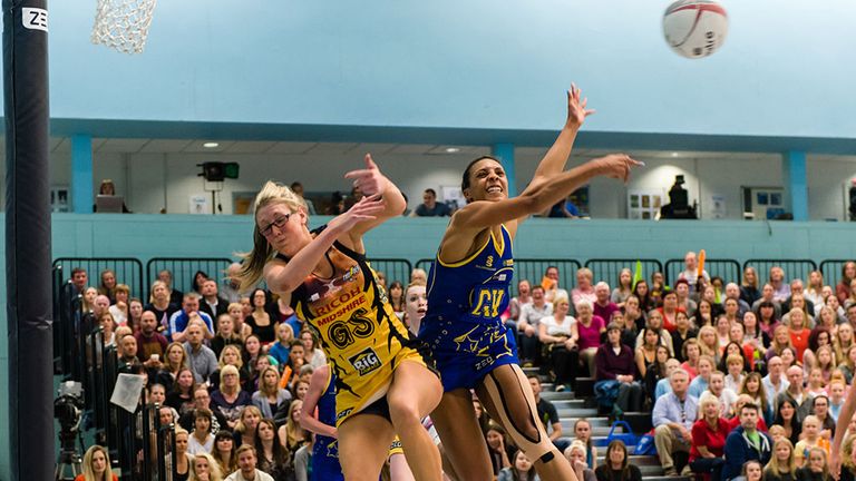 Manchester Thunder's Krista Enziano battles Team Bath's Stacey Francis for the ball. (http://www.brightiphotography.com/)