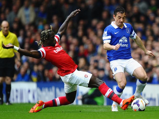 Leighton Baines is tackled by Bacary Sagna