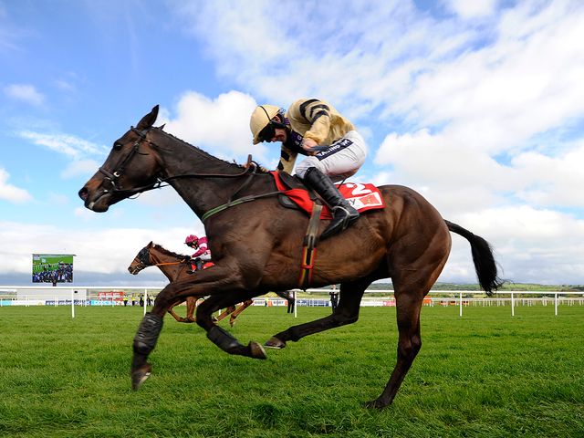 Boston Bob and First Lieutenant do battle on the run-in