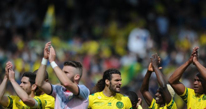 Nantes salute the fans after their victory